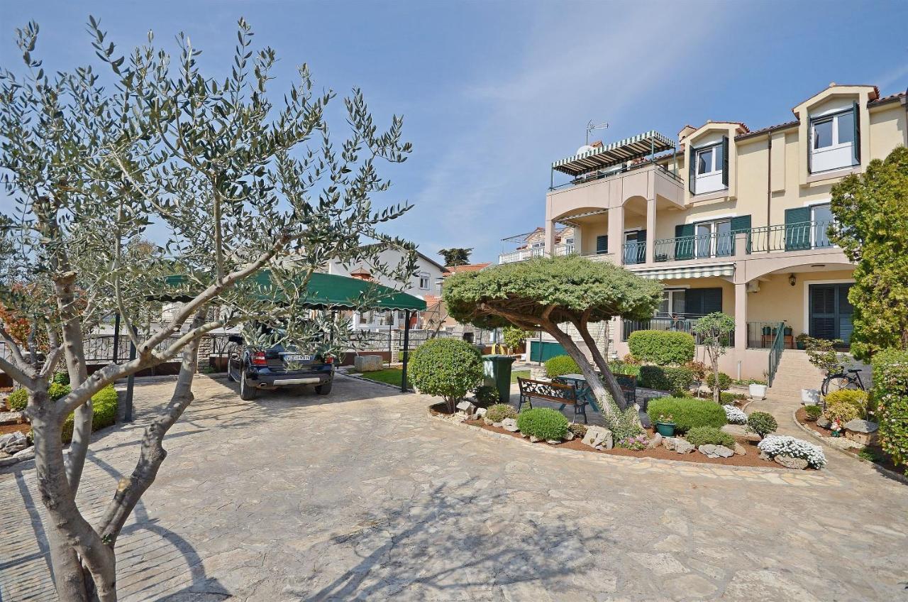 Apartments Ivan By The Sea Vodice Exterior foto